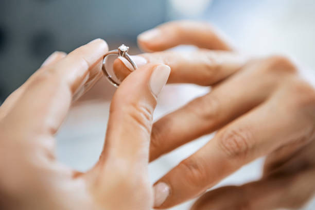 Cosa faccio se non mi piace l'anello di fidanzamento scelto dal mio partner?